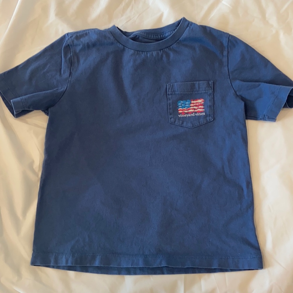 Boys size 5 vineyard vines tshirt